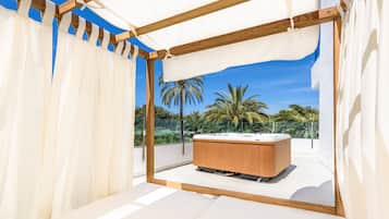 Suite, bañera de hidromasaje (Plaza, terrace) | Terraza o patio