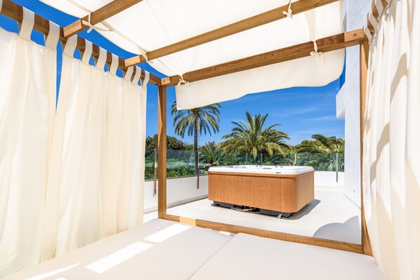 Suite, bain à remous (Plaza, terrace) | Terrasse/Patio