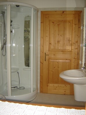 Apartment (Genzianella) | Bathroom