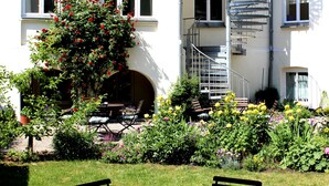 Unclassified image, 3 of 74, button - The Avalon Hotel (Schwerin)