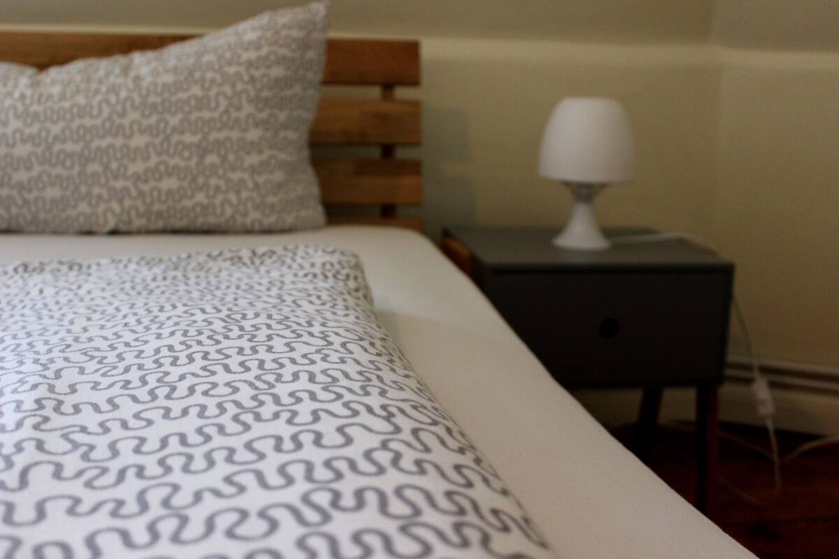 Pillowtop beds, minibar, blackout drapes, WiFi (free)
