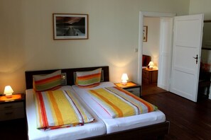 Colchones con pillow-top, minibar y decoración personalizada 