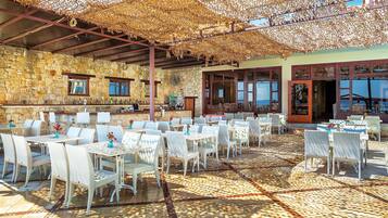 Breakfast, lunch, dinner served; Mediterranean cuisine