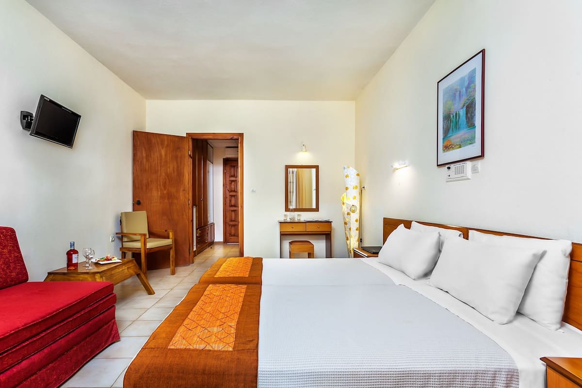 Double Room Now View (semi-ground floor based) | Brankas