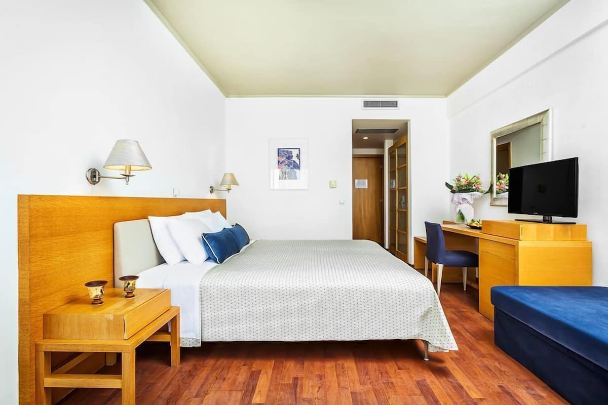Free minibar items, in-room safe, desk, free cribs/infant beds