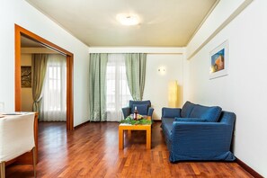 Deluxe Suite, Sea View | Living room | TV - Xenios Anastasia Resort & Spa (Kassandra)