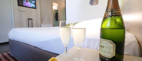 Rideaux occultants, chambres insonorisées, lits bébé (gratuits)