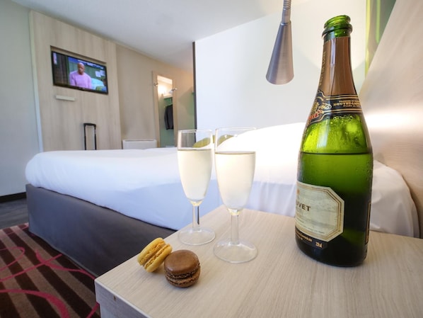 Blackout curtains, soundproofing, free cots/infant beds, free WiFi