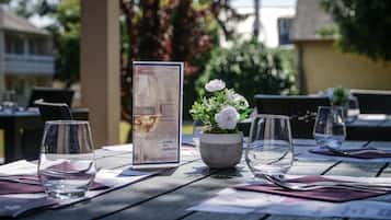 Petit déjeuner servi sur place
