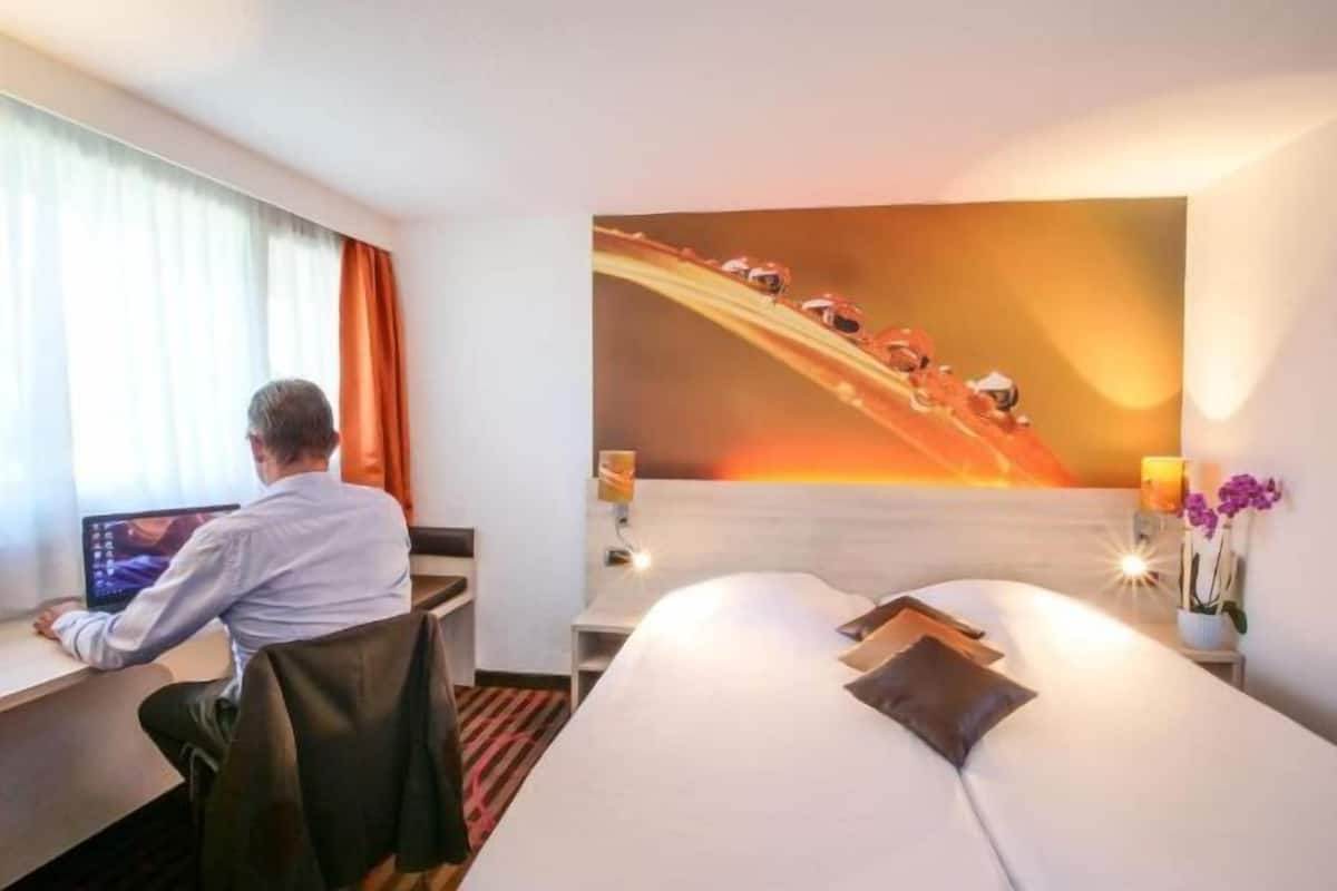 Cortinas blackout, insonorización, cunas gratuitas y wifi gratis