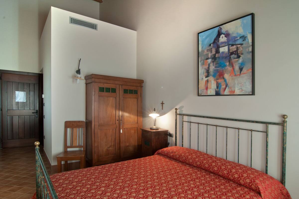 Premium bedding, in-room safe, free cots/infant beds, free WiFi