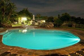 Indoor pool, outdoor pool, pool umbrellas, pool loungers - Dune Ridge Country House (Saint Francis Bay)