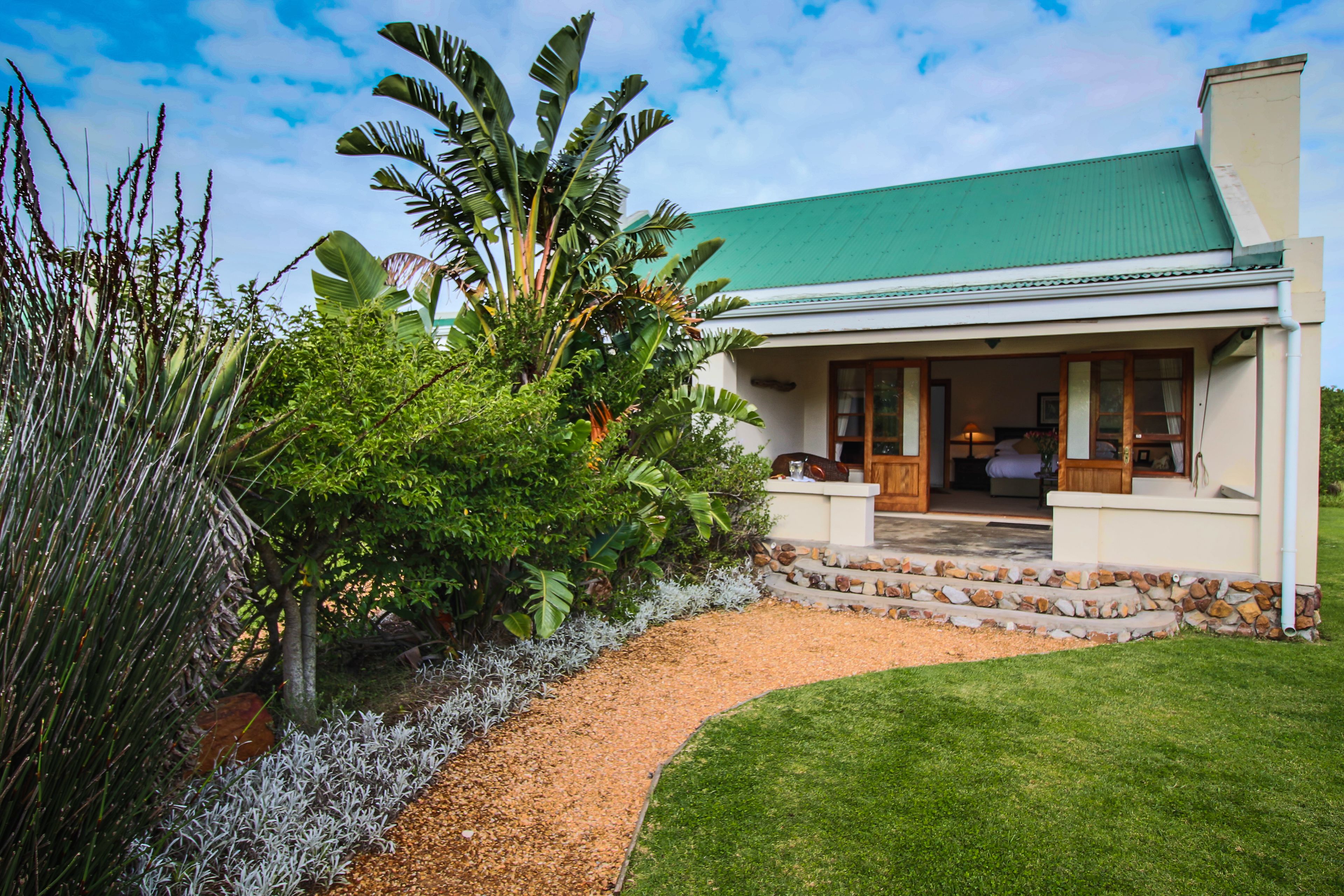 Garden Cottage | Seprai premium, tempat tidur Select Comfort, dan isi minibar gratis