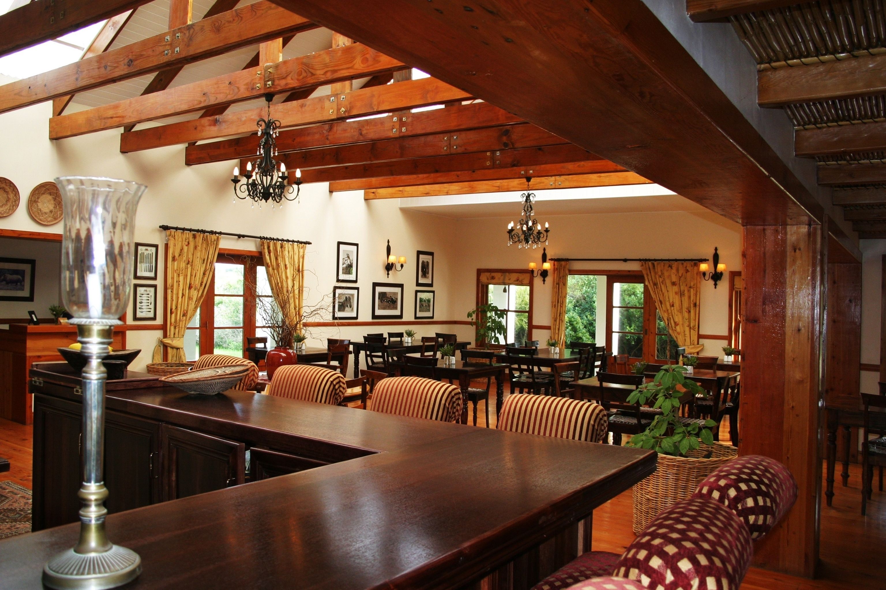 Breakfast, dinner served; Modern European cuisine, pool views 