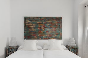 LIRIO | In-room safe, desk, laptop workspace, iron/ironing board - Suites Cortijo Fontanilla (Conil de la Frontera)