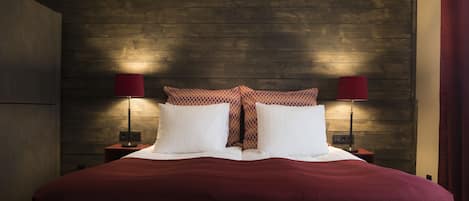 Deluxe Double Room | Pillowtop beds, minibar, in-room safe, individually furnished
