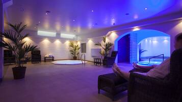 Sauna, hot tub, steam room