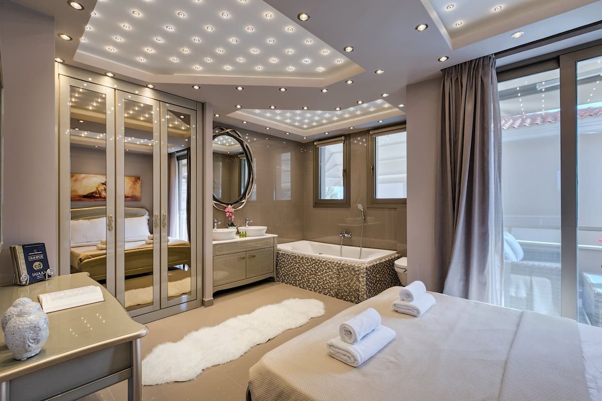 2 bedrooms, premium bedding, memory foam beds, in-room safe