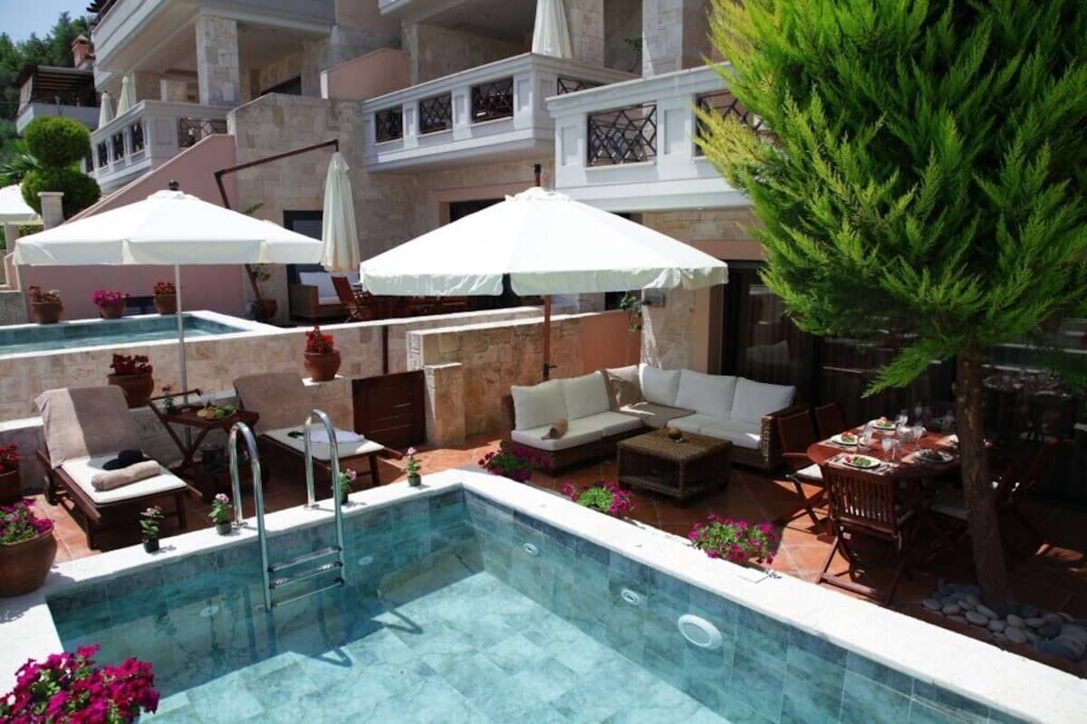 Deluxe Suite, Private Pool | Private pool