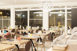 Frühstück, Mittagessen und Abendessen