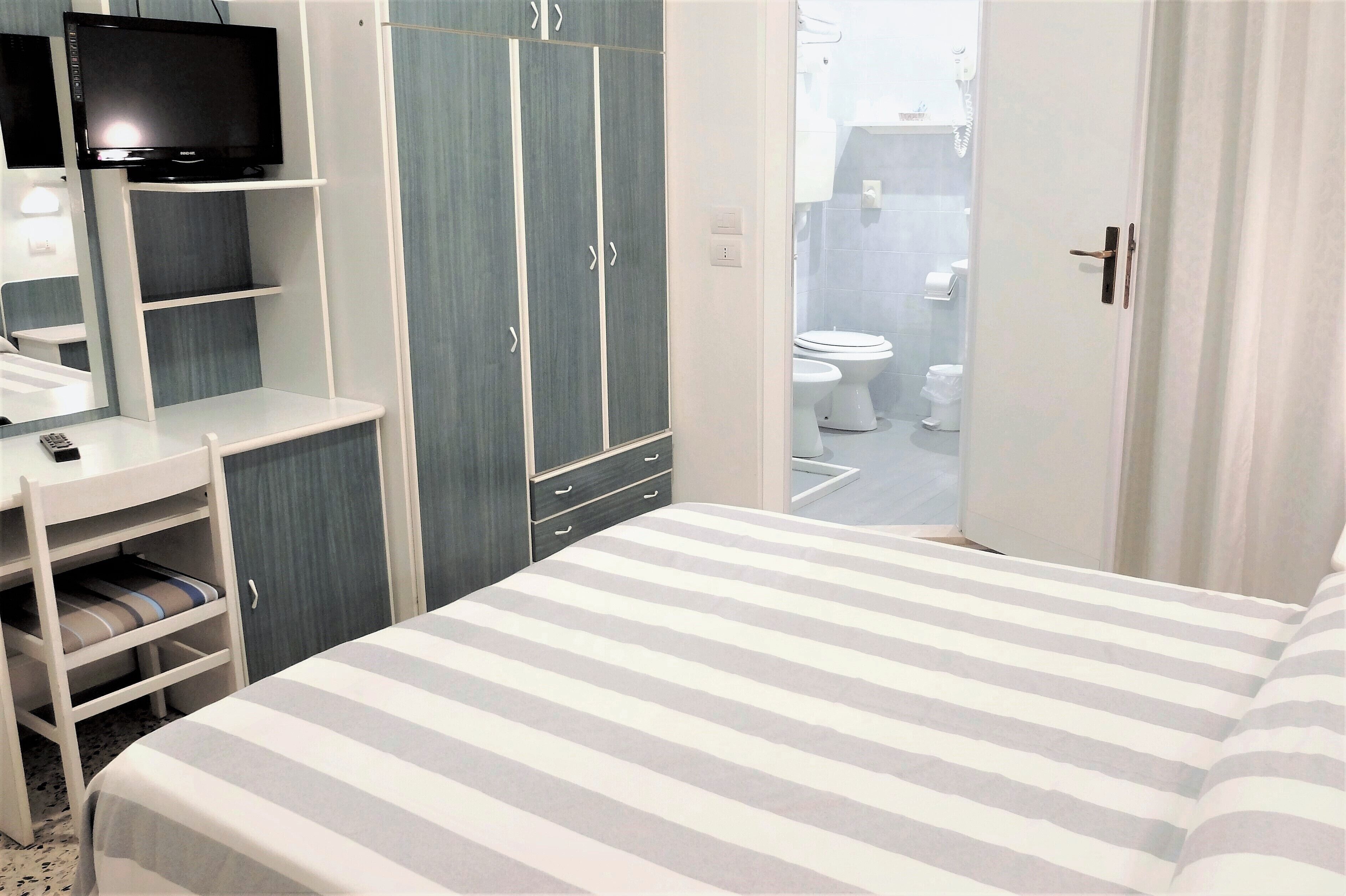 in-room safe, desk, soundproofing, free wifi