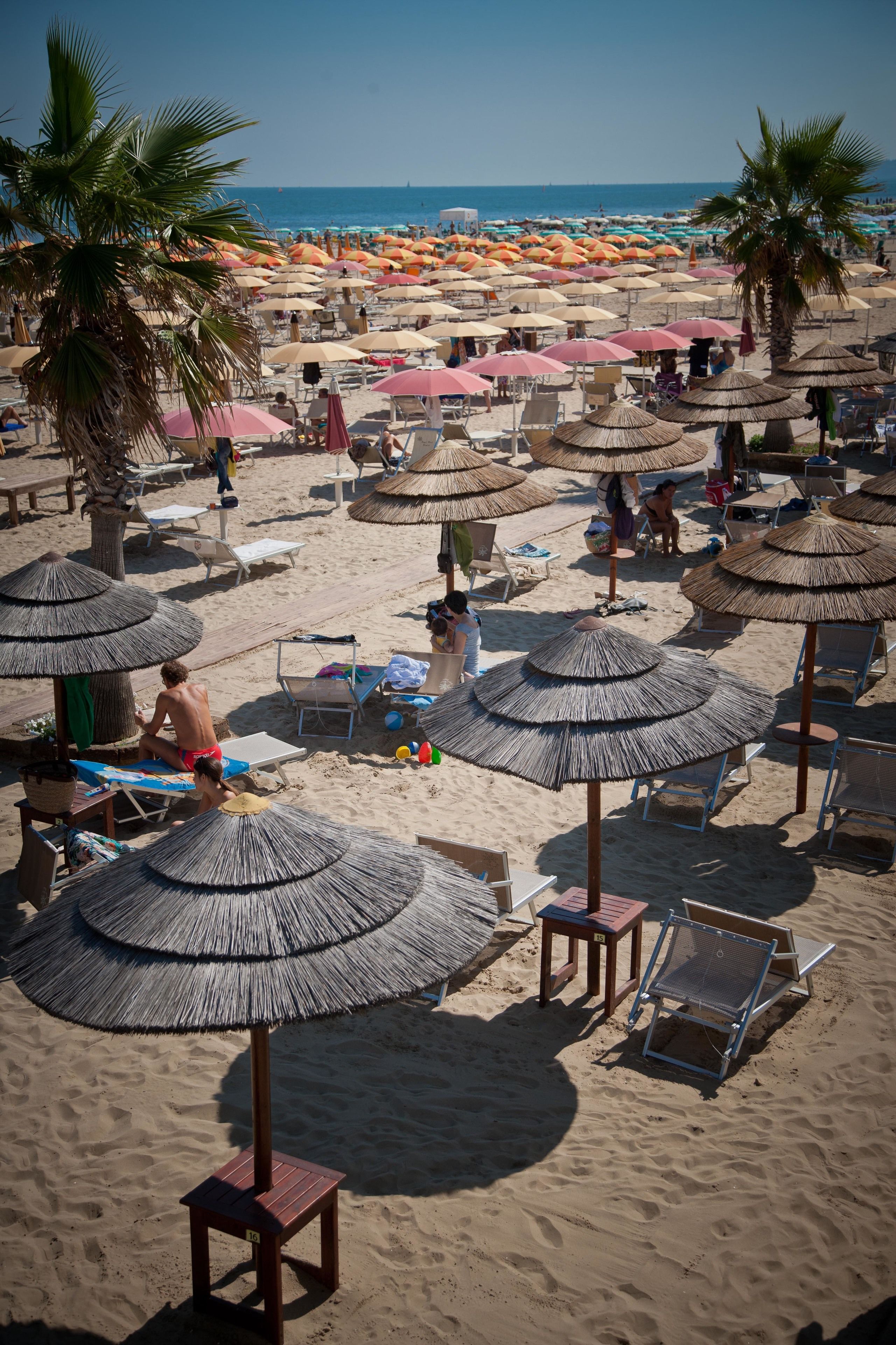 beach nearby, sun-loungers, beach umbrellas