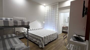 Superior-Vierbettzimmer | Zimmersafe, Schreibtisch, schallisolierte Zimmer, kostenloses WLAN