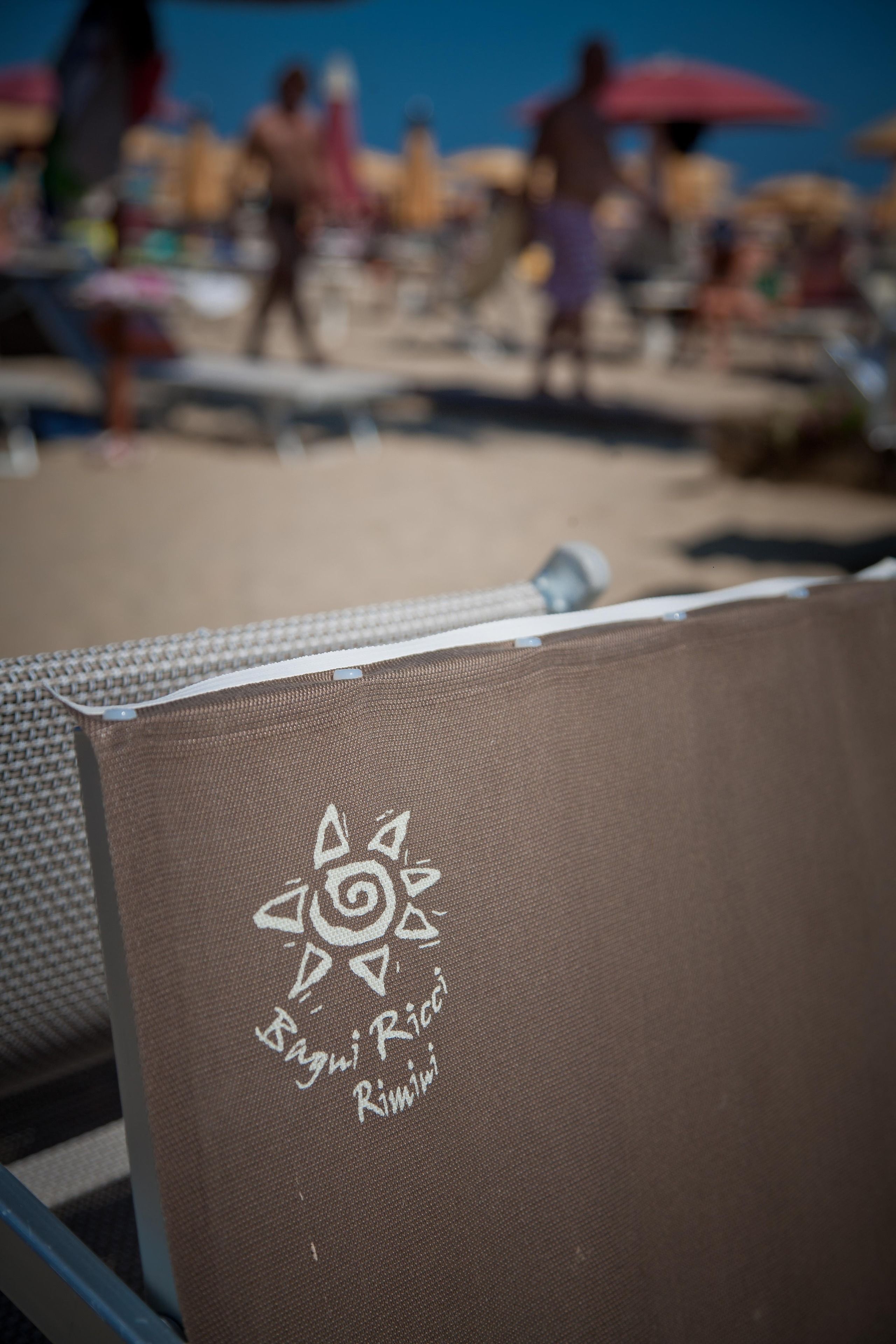beach nearby, sun-loungers, beach umbrellas