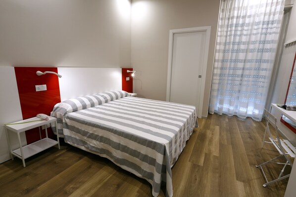 Superior Double Room Single Use | In-room safe, desk, soundproofing, free WiFi