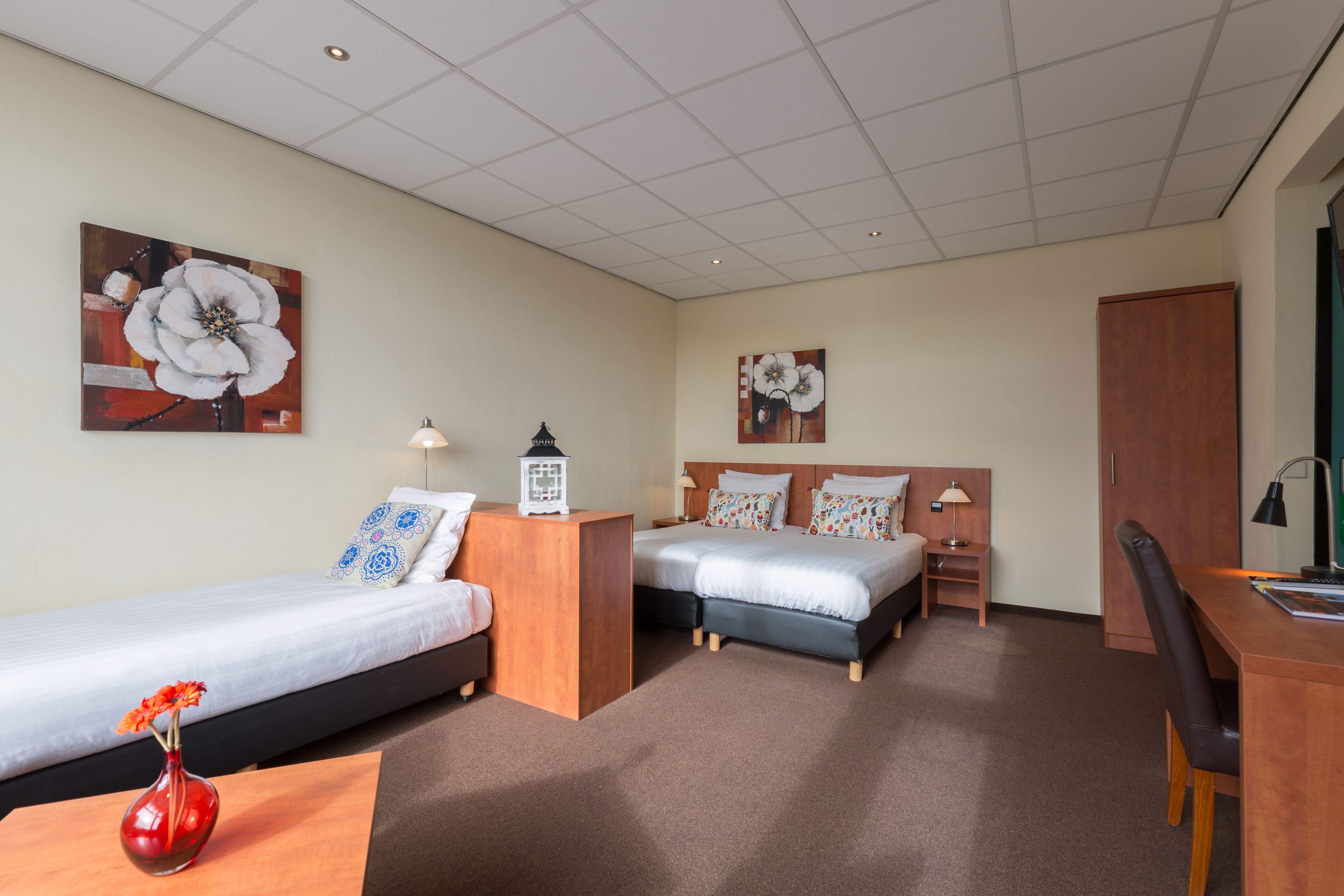 triple room | minibar, in-room safe, desk, laptop workspace