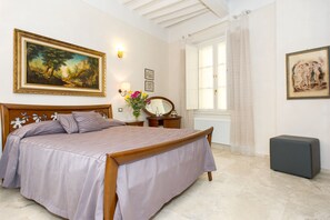Minibar, individually decorated, individually furnished, desk - Relais dei Mercanti B&B and Suites (Pisa)