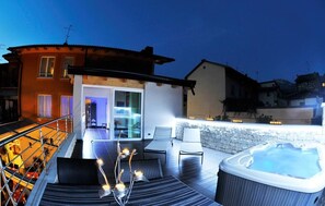 Sauna, hot tub, hydrotherapy