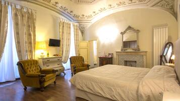 Deluxe Double Room, Ensuite | Cots/infant beds, rollaway beds, free WiFi, bed sheets