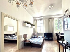 Departamento, 1 habitación (Krzywe Kolo) | Decoración personalizada y muebles diferentes