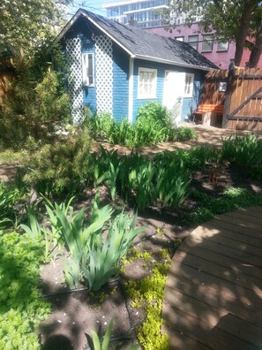 Cottage, Garden Area | Garden - River Wynde Executive B&B (Calgary)