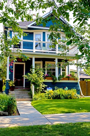 Exterior - River Wynde Executive B&B (Calgary)