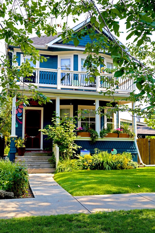 Exterior - River Wynde Executive B&B (Calgary)