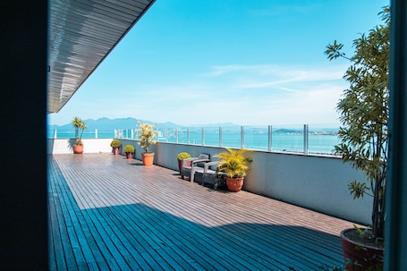 Terraza o patio. Iate Hotel Florianópolis by RB Hotelaria