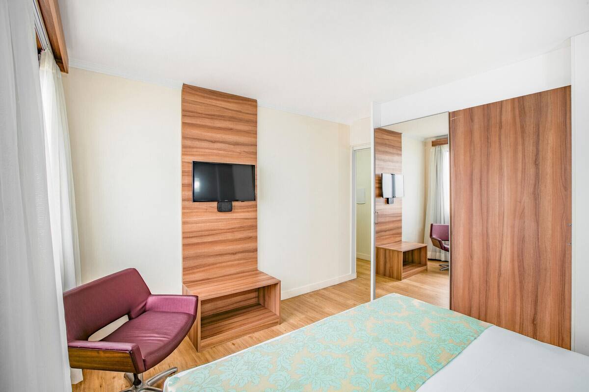 Minibar, Zimmersafe, Schreibtisch, schallisolierte Zimmer
