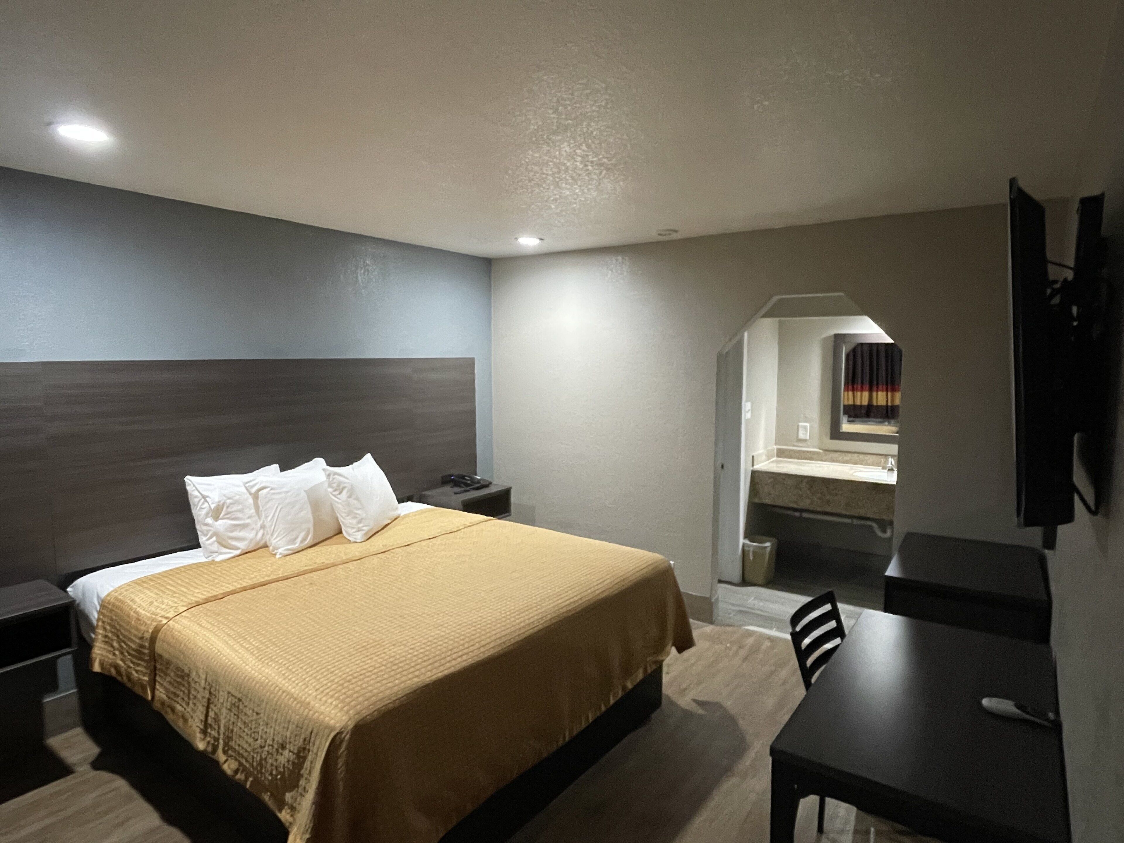 1 bedroom, premium bedding, blackout curtains, free WiFi