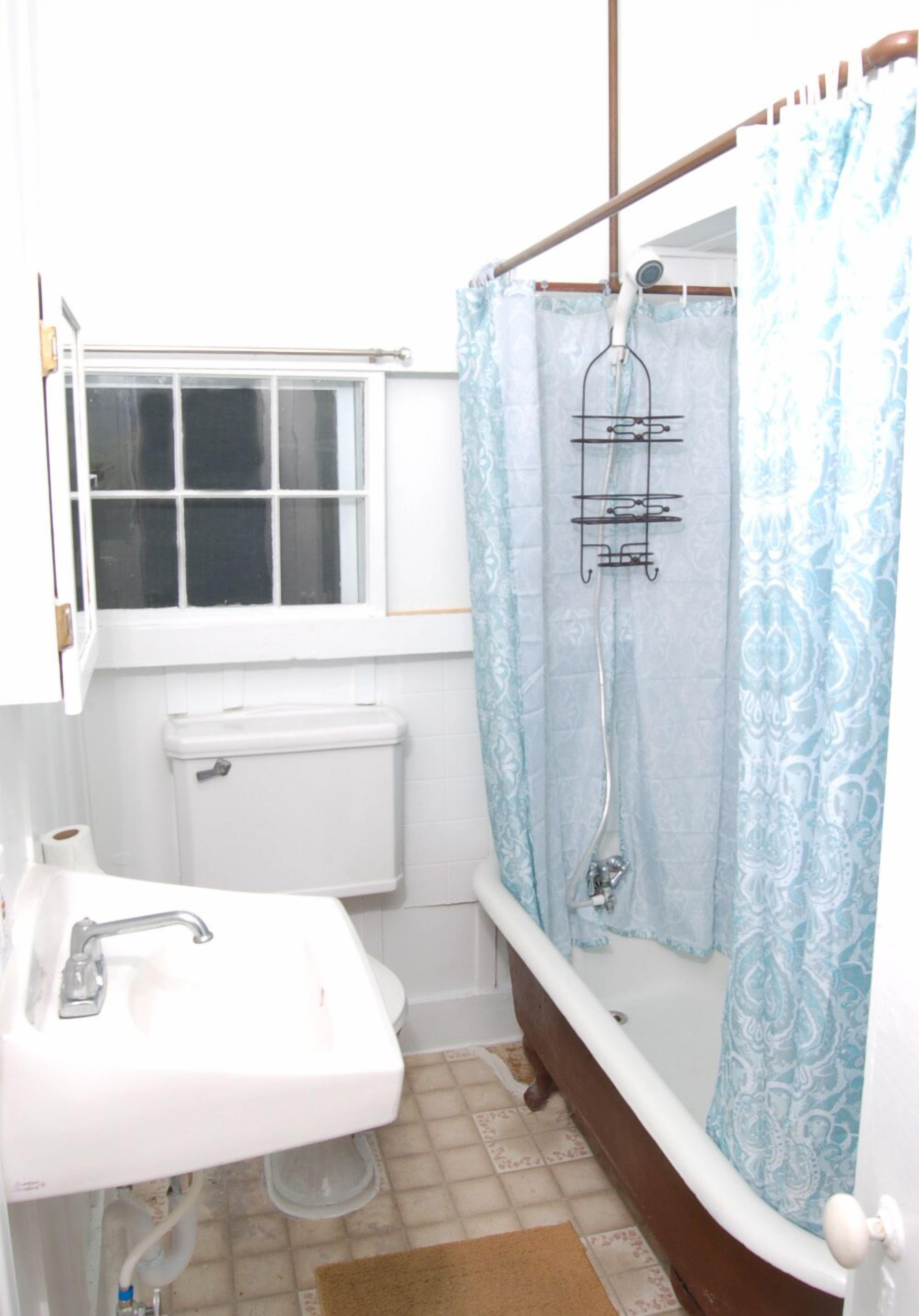 double room (sugar mill cottage) | bathroom | free toiletries, towels, soap, shampoo