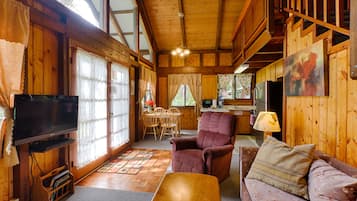 Family Room (Hale Kaimana) | Living area | Flat-screen TV, DVD player