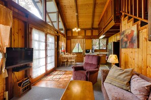 Family Room (Hale Kaimana) | Living area | Flat-screen TV, DVD player - Lava Lodge at Hale Kilauea (Volcano)