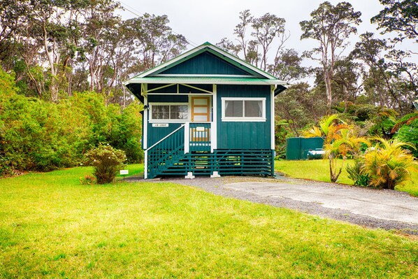 Property grounds - Lava Lodge at Hale Kilauea (Volcano)