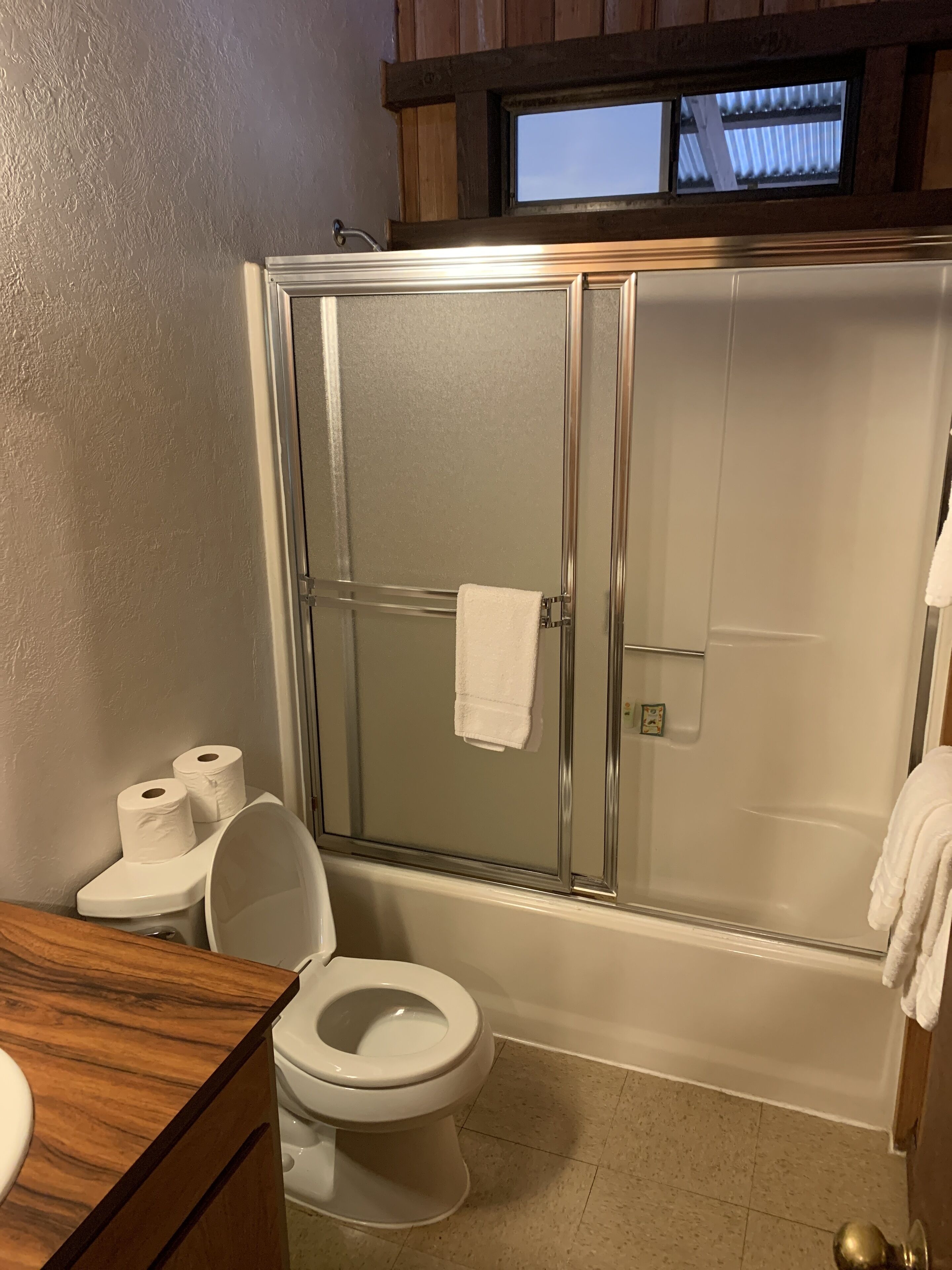 deluxe suite | bathroom | free toiletries, towels, soap, shampoo