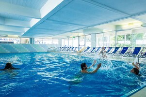 Indoor pool, sun loungers