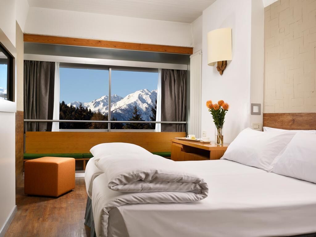 Minibar, in-room safe, desk, cribs/infant beds