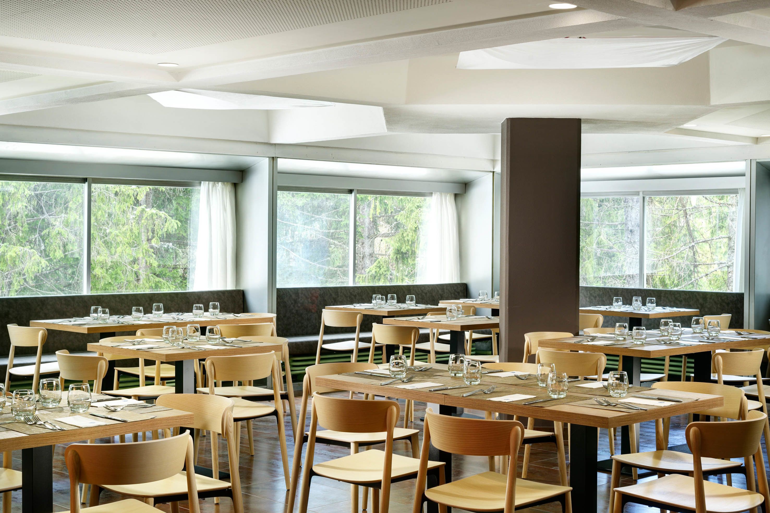 2 restaurants, breakfast, lunch, dinner served; italian cuisine