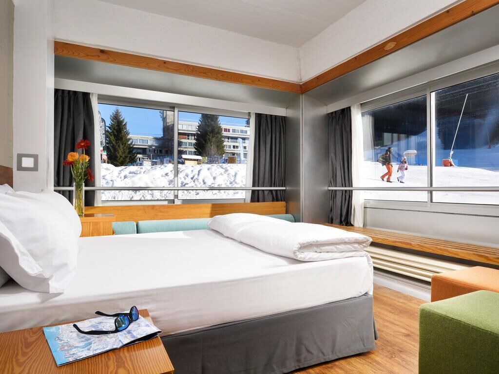 Minibar, in-room safe, desk, cribs/infant beds