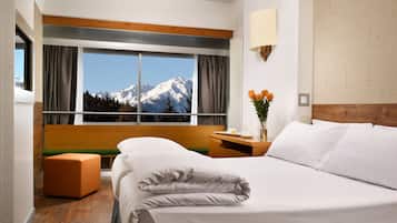 Minibar, Zimmersafe, Schreibtisch, Babybetten